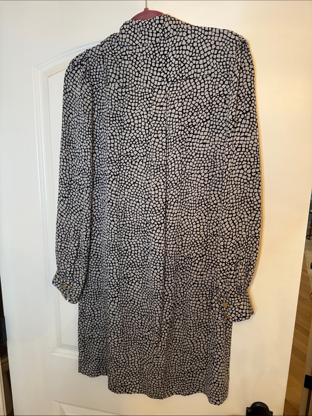 Diane Von Furstenberg Black and Cream Printed Long-Sleeve Button Dress - Picture 6 of 10